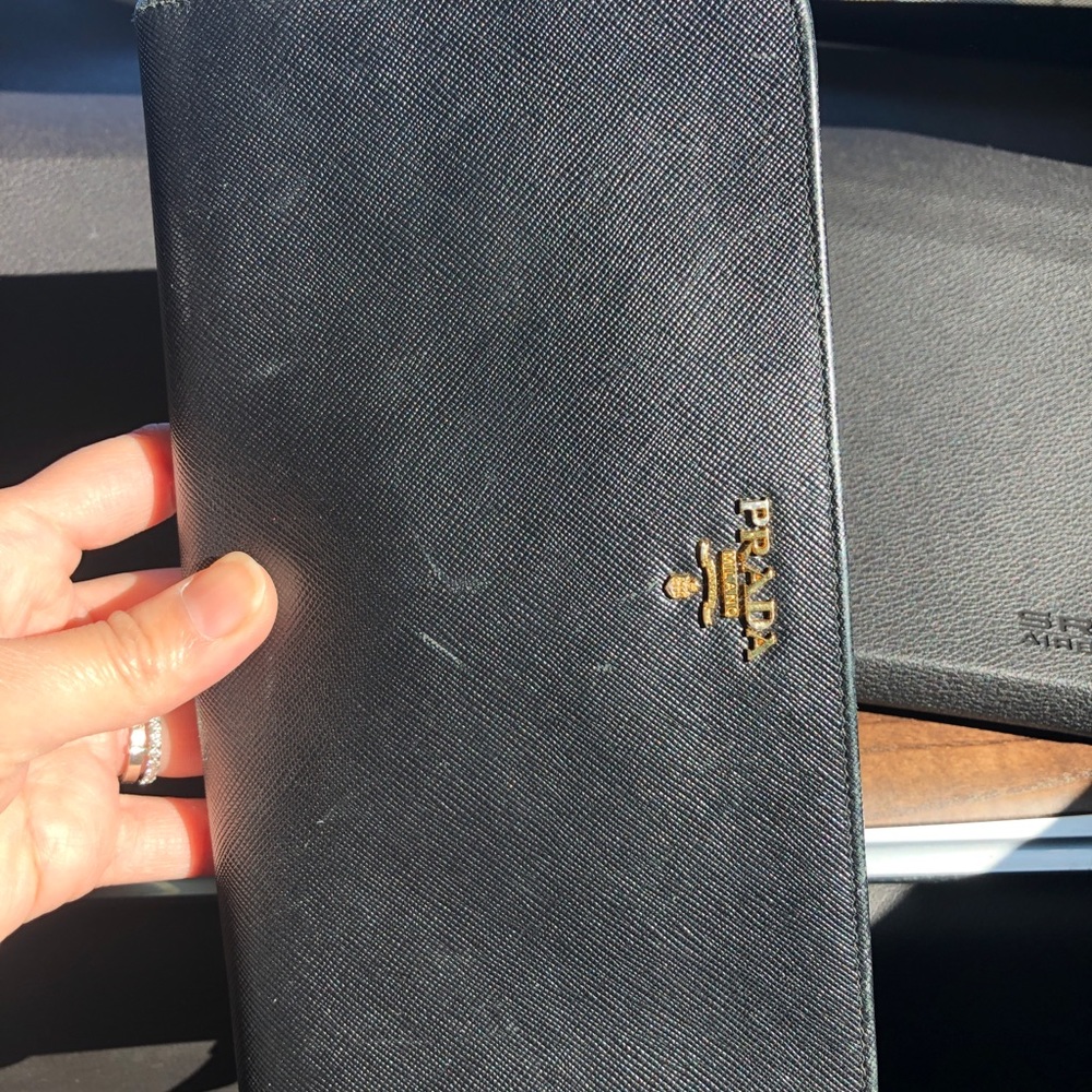 Prada saffiano wallet